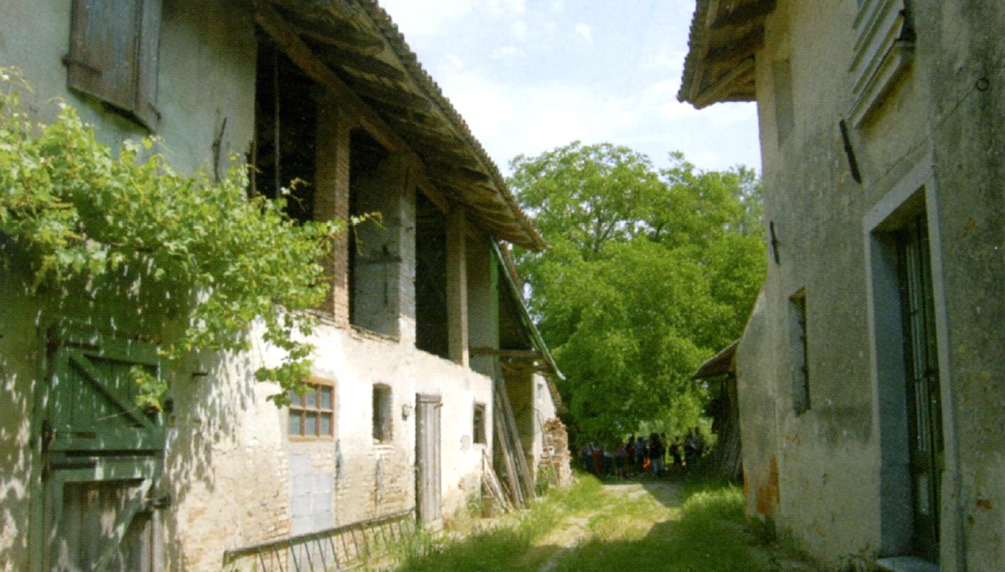 img-esterno-del-mulino-prima-della-ristrutturazione-mulino-miceu